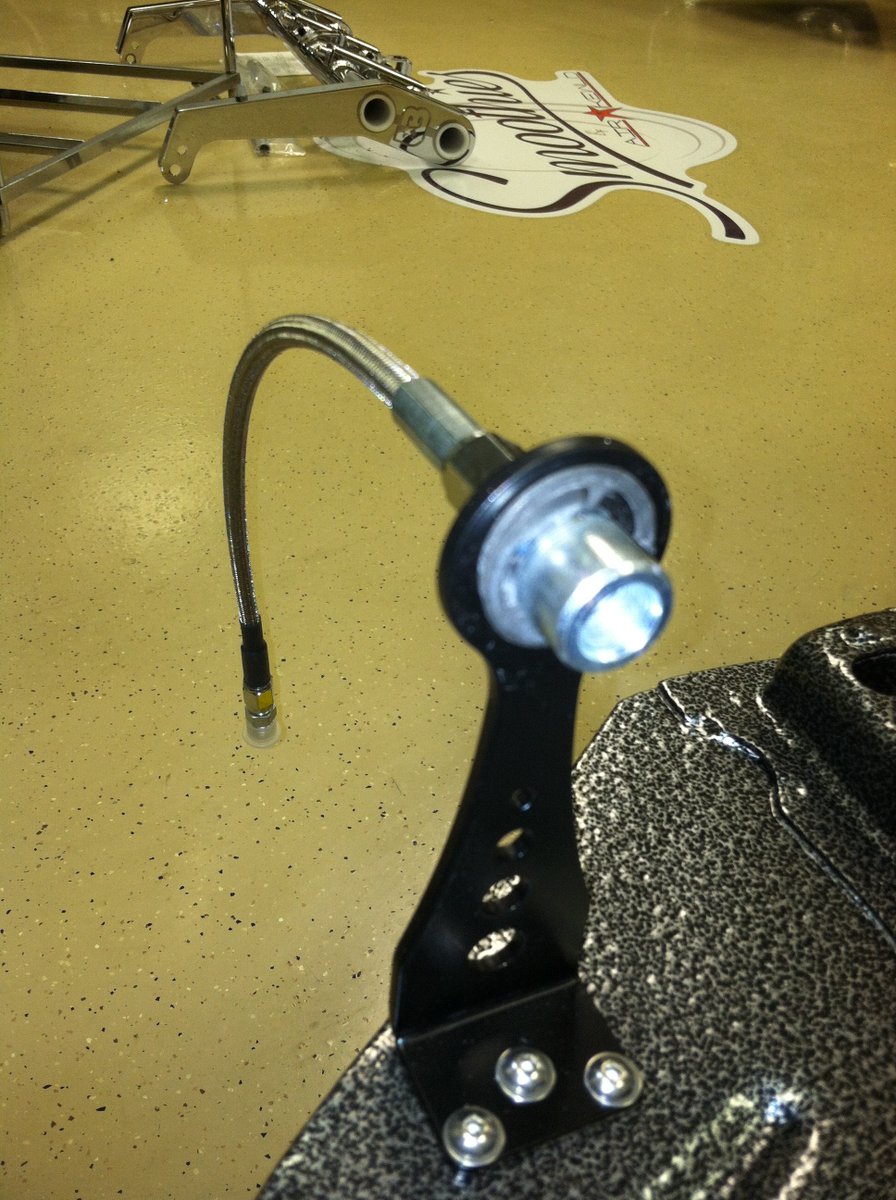 Airkewld's tweet image. Can I hold your ....Brake Line? YES, Yes you can! #BrakeLine #BrakeLineStand #PRObuilt

Link - airkewld.co/HoldME