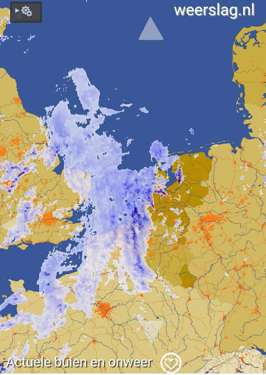 weerslagnl's tweet photo. Gelukkig valt het vannacht https://t.co/eb4OkNLqEg morgen zon en een bui. #regen #nacht #zomer #breedbeeld #rafar #buien https://t.co/vCmuQRLD68