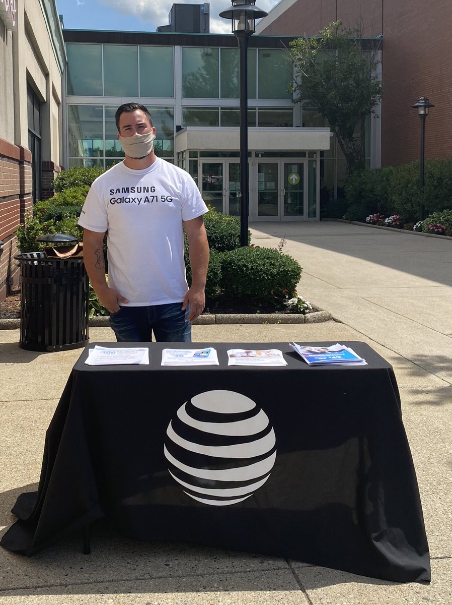 Ron ready for our #SwitchOverSaturday at Warwick Mall!
<a href="/JonTDeJesus/">Jonathan DeJesus</a> <a href="/ChrisGGallo/">Chris Gallo</a> <a href="/TheRealOurNE/">#OurNE</a>