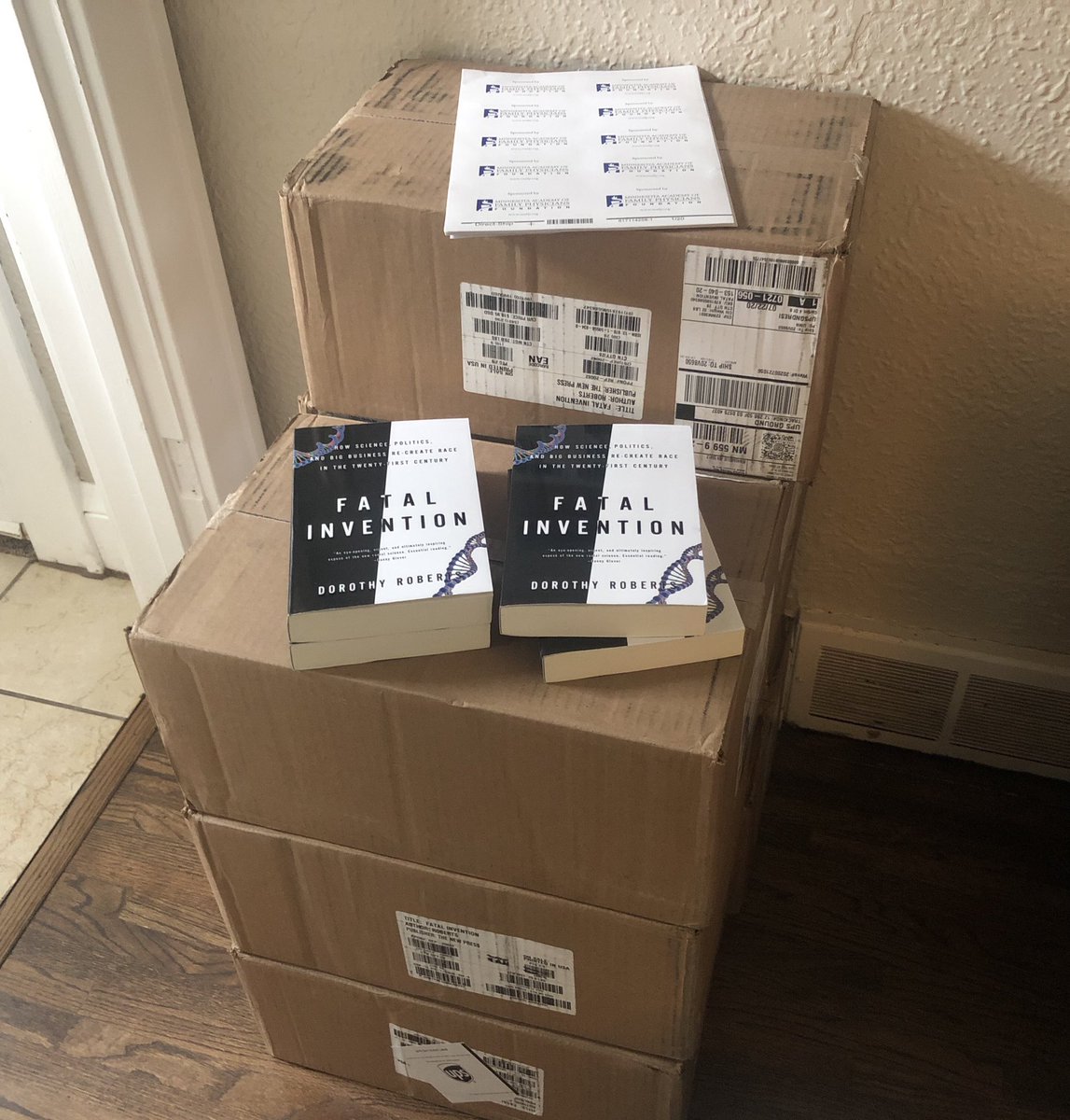 AndreaWestbyMD's tweet photo. They’re here! 200 #FatalInvention books by @DorothyERoberts sponsored by @MNFamilyDocs Foundation for incoming @umnmedschool students for pre-matriculation #antiracism book club
Curriculum courtesy of @lizstein_ @endywen et al at @UWMedicine https://t.co/wZz99M5KC5