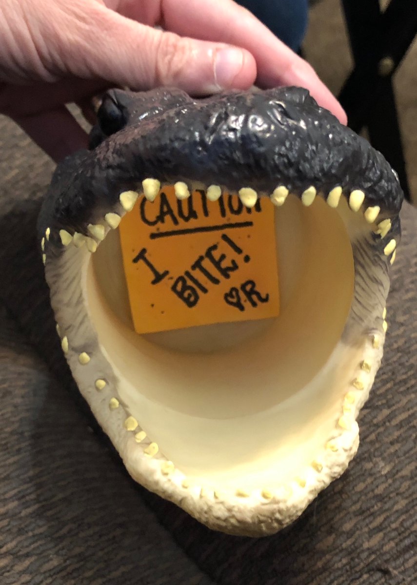jbaldwin_books's tweet photo. Dear R, Sorry for the delay in thanking you for the unexpected gift mailed to my HS library (I hadn’t been in there for a few weeks). The @Hersheys hugs and kisses survived the trip. Tracking reveals where/when this was sent. #ThisMeansWAR! Love, #Jennocent 🥰 #GatorGirl 🐊 https://t.co/LDI1SOEHeE