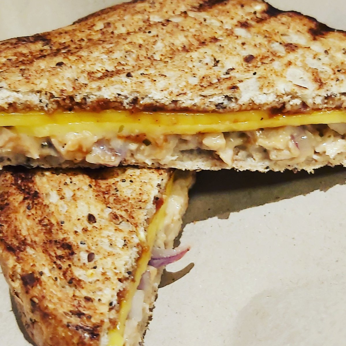 Newest #vegan toastie, tuna crunch.
Vegan tuna mayo, vegan cheese, red onion and bbq sauce 🌱👌