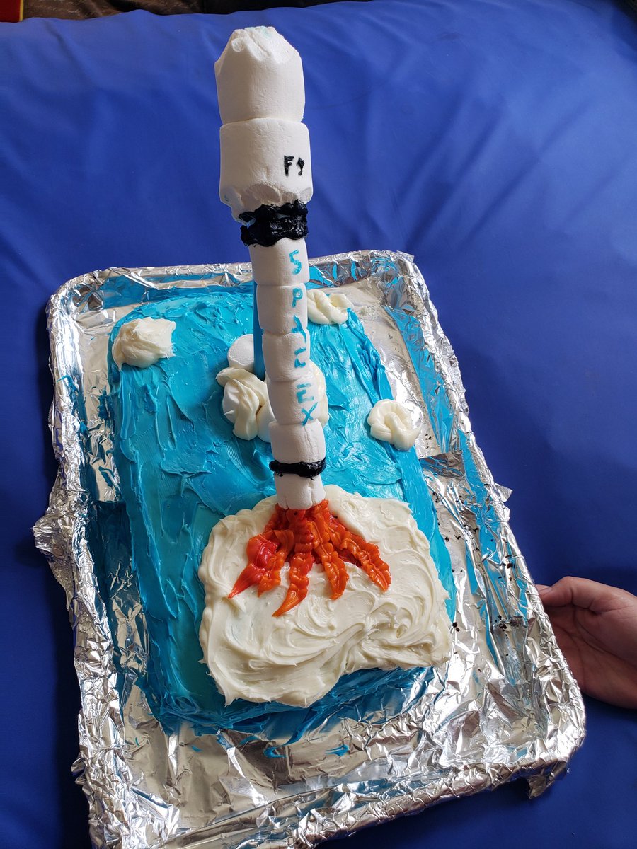 RemRocketeer's tweet photo. My son wanted a #rocket #cake and mom said #ChallengeAccepted so boom. #SpaceX #Rockets #Space #GenerationMoon #dadlife #MomsRule @Falcon9Block5 https://t.co/hhw09UnVRy