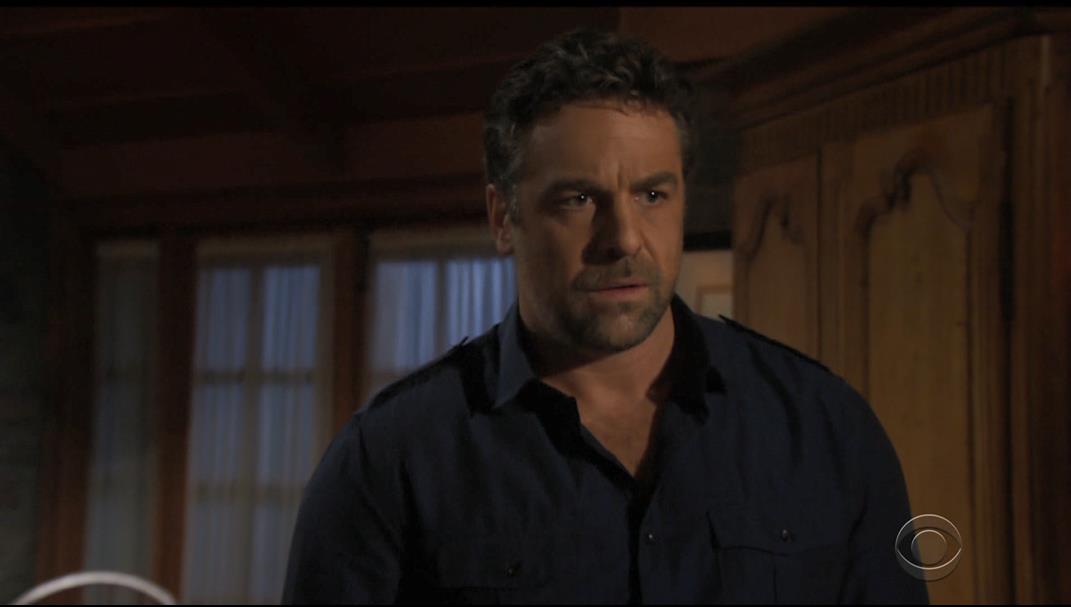 KingMinos777's tweet photo. Kevin gets the goods on Detective Harding.
#YR #YRClassic 👀@gregrikaart https://t.co/bjPwHQA9Y5