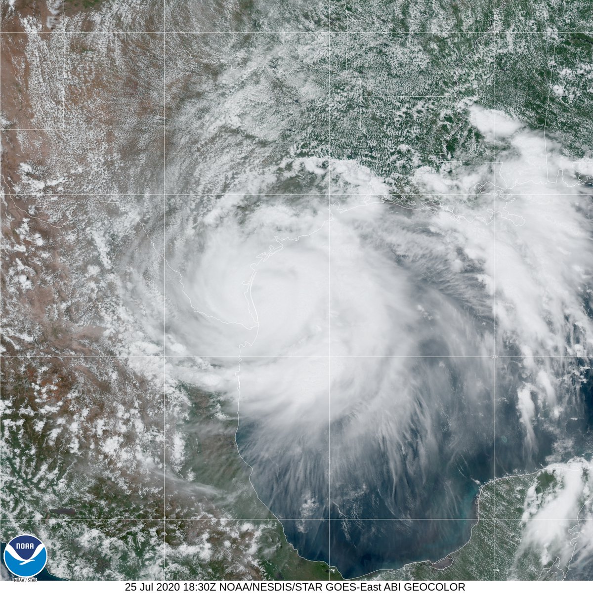 InfoMeteoro's tweet photo. 🌀ACTUALIZACIÓN: #Hanna se intensifica próximo a tocar tierra cerca de Port Mansfield, Texas con rachas de hasta 170 km/h.

Persiste pronóstico de lluvias torrenciales especialmente de domingo a lunes en NL, Tamps, Coah Dgo, Zac y SLP.

🔴Zonas de Nuevo León con más de 500 mm⚠️ https://t.co/I4Uc0CDGvi
