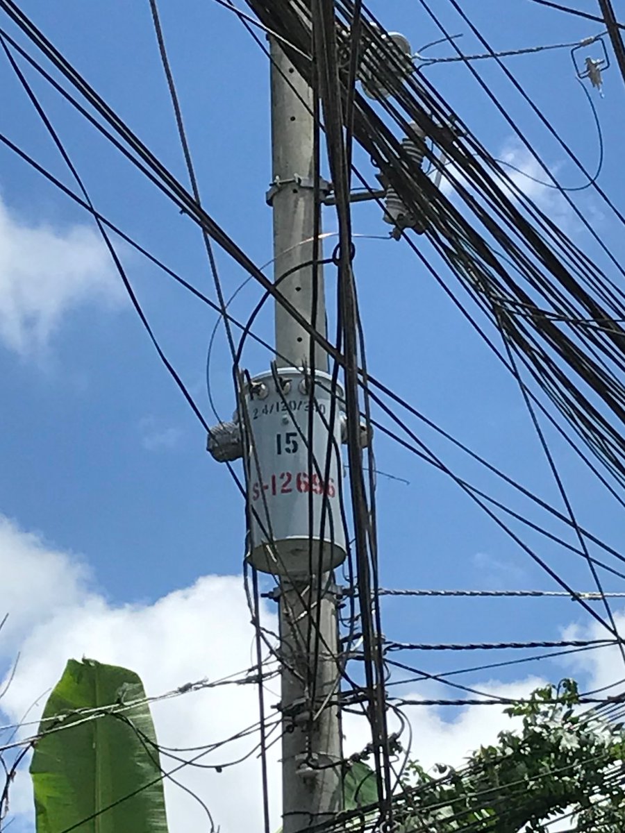 jovevsv's tweet photo. @delsur_energia a noche se daño un transformador, esta mañana lo cambiaron, pero las alteraciones de energia dañaron mi lavadora y UPS, favor necesito su ayuda, ya sea con una revision o me repongan mis equipos. Esto paso en la col. el chaco, santo tomas.
adj. nvo transformador https://t.co/qZcS8t0NoN