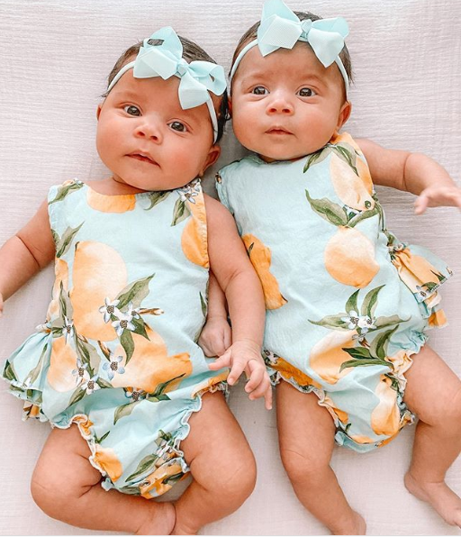 🍋🍋When life hands you lemons, make....Share your favorite summery lemon flavored treats or drinks below! 🥤👇These cuties are making the twin life look easy peasy lemon squeezy 🥰
📷 <a href="/krewe/">Katie K Melin ☮️</a>.du.two
#twingocarrier #twinmom #twins #twinmommy #twinsisters #easypeasylemonsqueezy