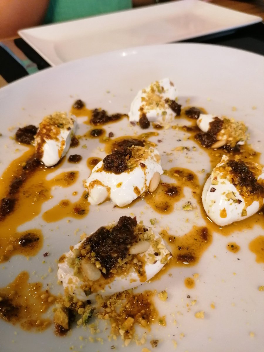 ialbesa's tweet photo. Avui per fi he anat a La Mala Vita de Reus. Amables i molt bon servei. Molt ben presentat i força bo. Recomano... 
@malavitareus1 https://t.co/IyXvzzRgci