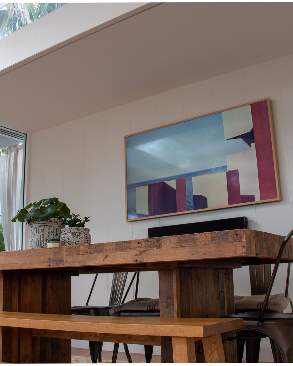 RodneyCowled's tweet photo. When we were designing our home, I wanted a TV in our kitchen/dining, my wife did not. Her major objection to a big black square on display in our (practically) all-white house. The Frame by Samsung was my solution. The end result? She loves it.
#smarthome https://t.co/8zHAOAx8Jx