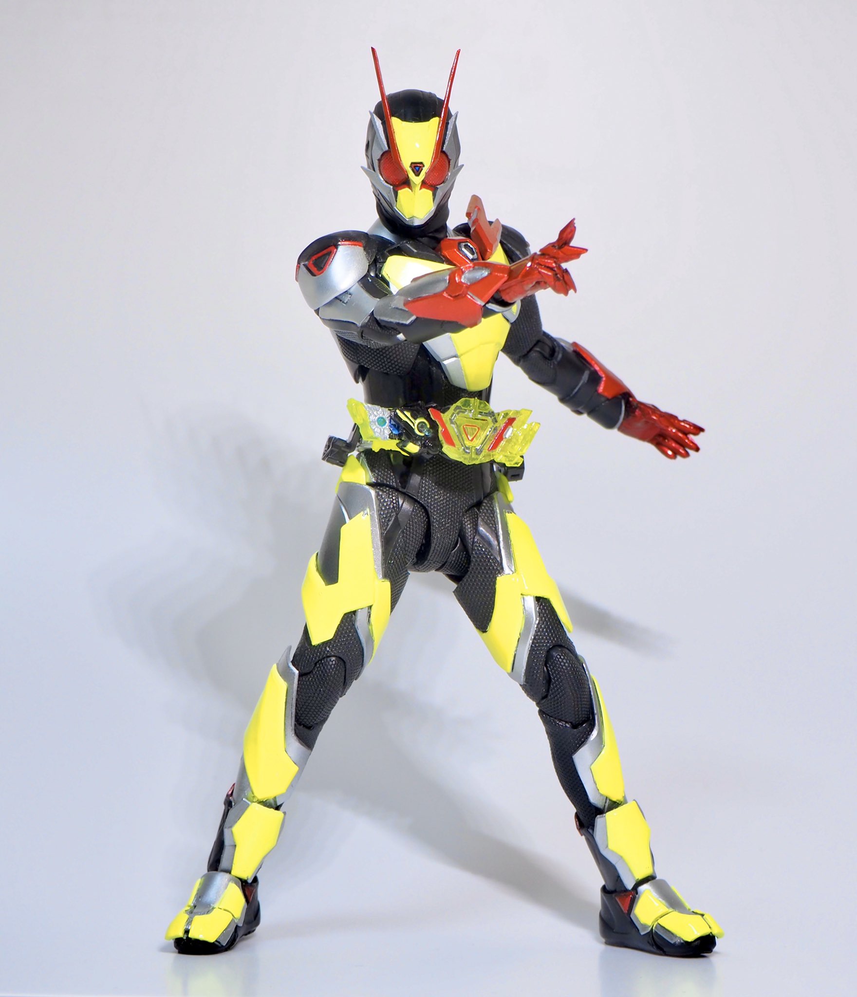 人気絶頂 s.h.figuarts 仮面ライダーゼロワン ゼロツー イズver