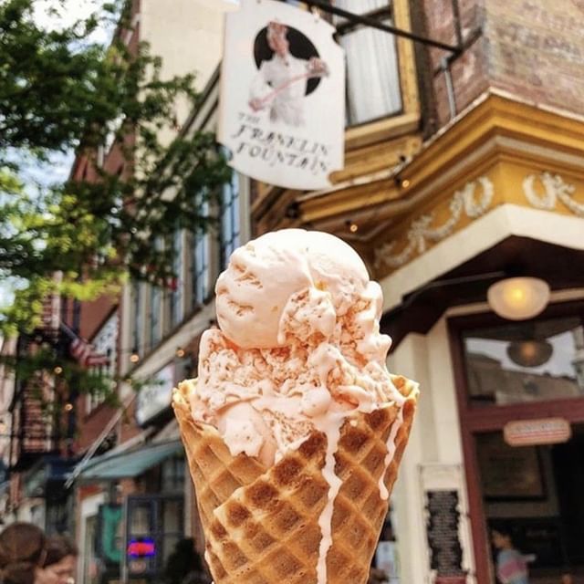 CheckOutPhilly's tweet photo. #Repost  Visit Philly
................
We hope this photo motivates you to treat yourself today. 🍦 Drop your fav ice cream spot in the comments. #VisitPhilly #MaskUpPHL #Philadelphia⁣ [ 📸: @alaisify ]⁣
.⁣⁣
.⁣
.⁣⁣
.⁣⁣
#travelgram #cityliving #views #instapassport https://t.co/9ZBVrzZvnG