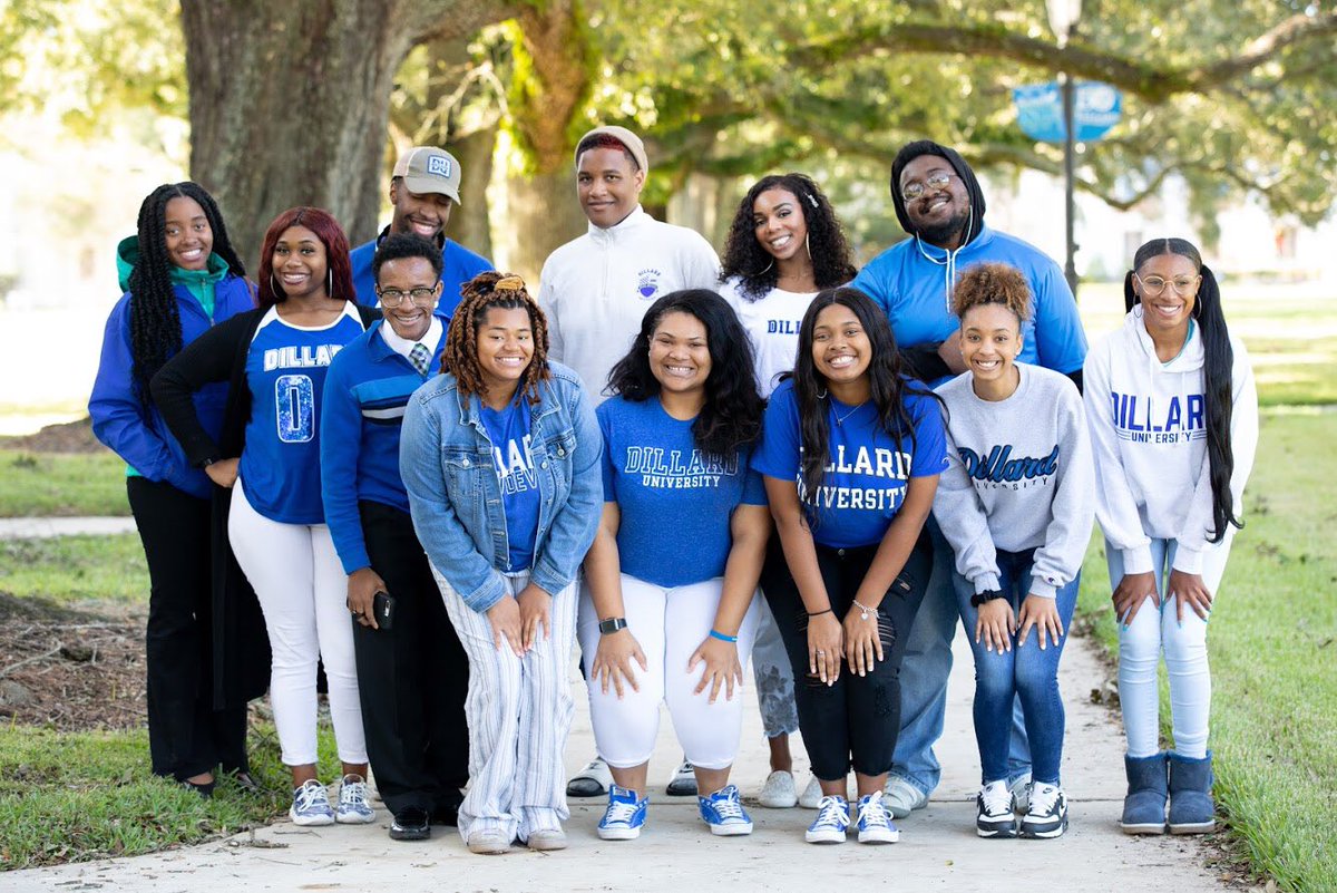 Dillard2023's tweet photo. #WhosWhoOfDU 
•THEE Class of 23💙
•Best class to walk The Oaks🌳
•Smartest class on campus🤓
•Hustlers🤑
•NOT ghetto🤗
•Class full of clowns just get to know us!😂❤️

Welcome #DU24 and all #DU23 transfers! 🥳 https://t.co/xFliBv1BXh