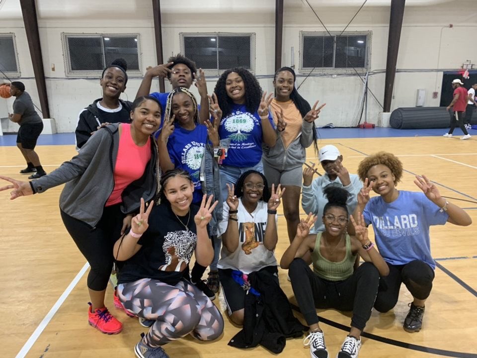 Dillard2023's tweet photo. #WhosWhoOfDU 
•THEE Class of 23💙
•Best class to walk The Oaks🌳
•Smartest class on campus🤓
•Hustlers🤑
•NOT ghetto🤗
•Class full of clowns just get to know us!😂❤️

Welcome #DU24 and all #DU23 transfers! 🥳 https://t.co/xFliBv1BXh
