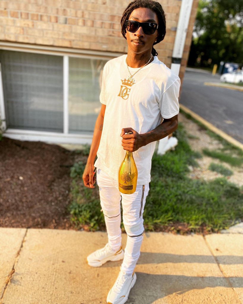 1bankrollshawty's tweet photo. We them young n*ggas💫 who promoting violence💥. #LLSavage🕊 #FreeTheSmackas🖤👣 https://t.co/bHIDLq6hLN