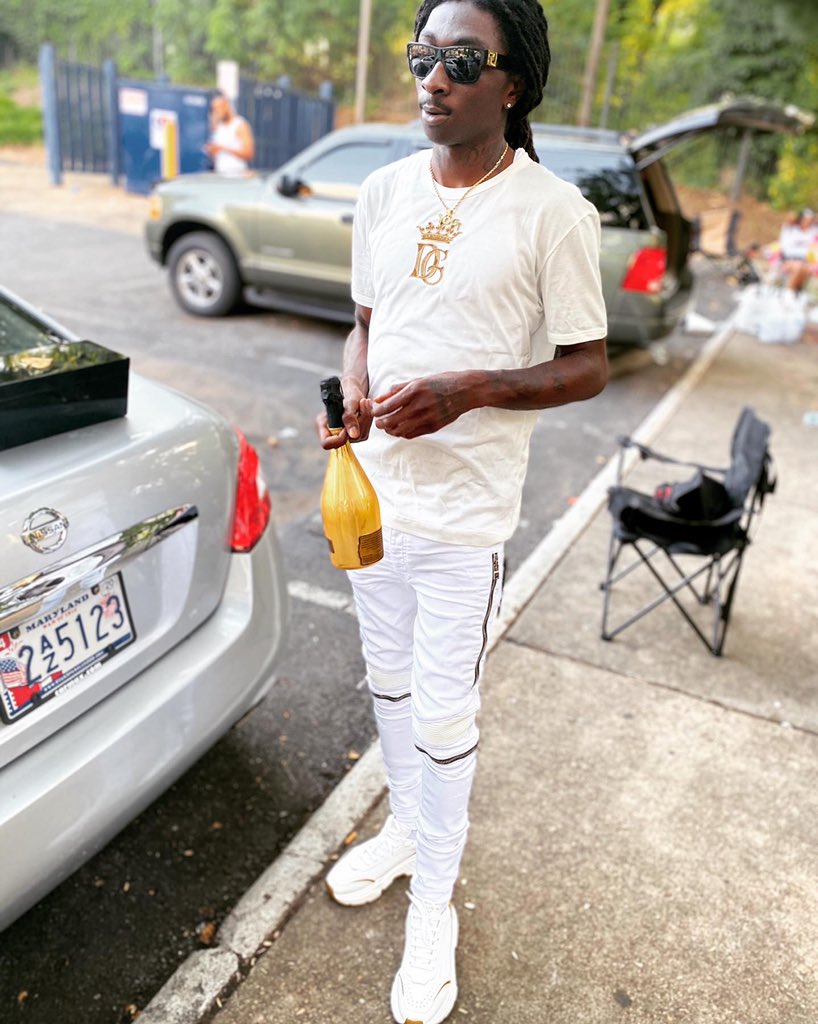 1bankrollshawty's tweet photo. We them young n*ggas💫 who promoting violence💥. #LLSavage🕊 #FreeTheSmackas🖤👣 https://t.co/bHIDLq6hLN