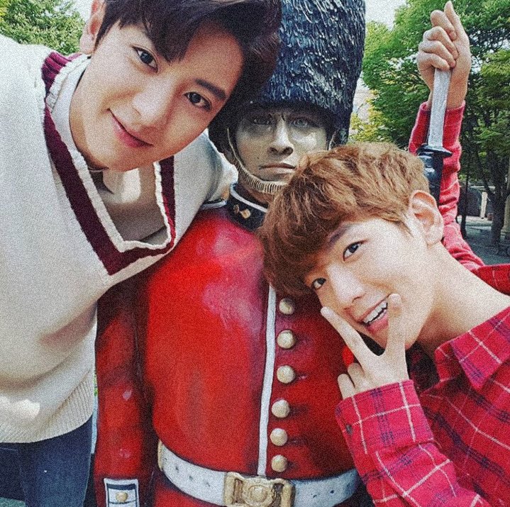 - CHANBAEK AU - Kung saan si Baekhyun ay nagkaroon nang free trip to iceland for 3days and then he met a very supportive and caring tourist guide na si Park Chanyeol