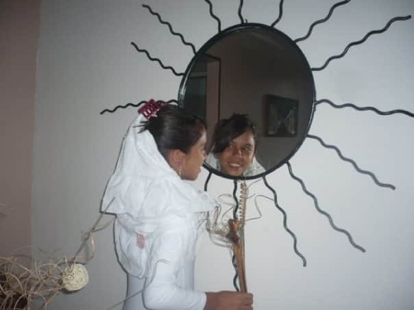 marianagch08's tweet photo. Fotos de cuando tenia 12 años y organicé con mis amigas una boda con el póster de Robert Pattinson: https://t.co/EIQ2umoJHi