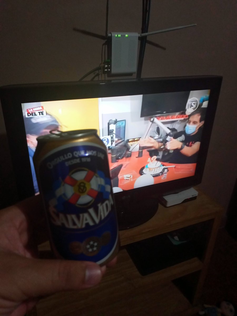 luisriverah1983's tweet photo. Salud ssssuras! Por "dosemillones" de años más!
#12LHT
@fervarelahn 
@ca_acosta
@binbocruz 
@NonoElBohemio 
@_michellegalvez https://t.co/JGYzUt1GX2