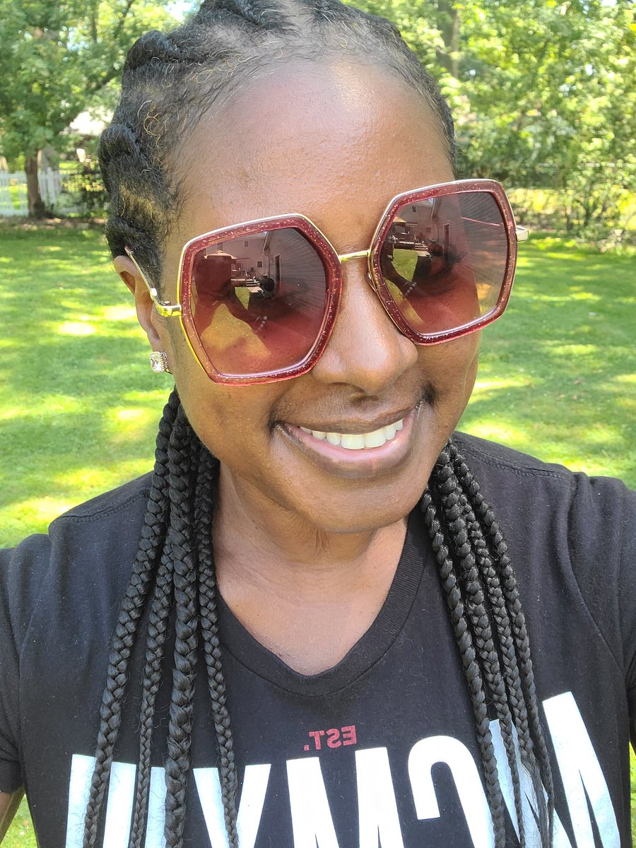 Melkay74Thomas's tweet photo. Note to self- Through it all, she still smiles... https://t.co/nX3RHjhgEF