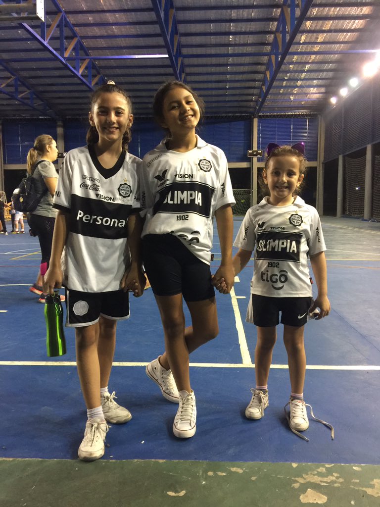 CintiaSanchiz's tweet photo. Felicidades a toda la familia Olimpista! El club no es solo el fútbol, defender su escudo en las demás disciplinas también es un honor 💪🏻🤍🖤🤍 #Queens #MiniKings #OlimpiaElite https://t.co/kSP6pd9Ylz