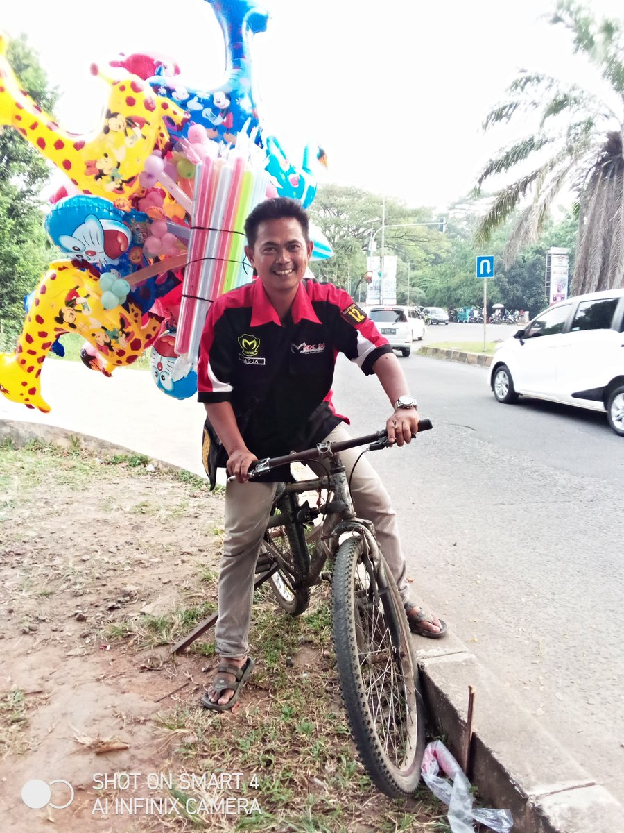 berjuta harapan saat ku katakan "balon....... balon....... sayang anak"
😁😁😁😁😁