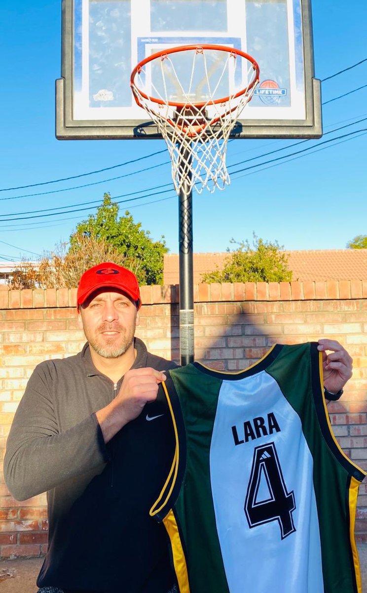 rorro_31's tweet photo. Ex Jugador de nuestra liga de Basquet y Campeon Sudamericano como Coach de la Seleccion Nacional U-17 tambien dice presente y nos envia una camiseta q uso en Petrox, gracias @CoachGaloLara x sumarte a esta subasta del dia martes !! #JuegatelaxPaulo @renvalenzuela  👊🏀 https://t.co/nRUlvta5Ic