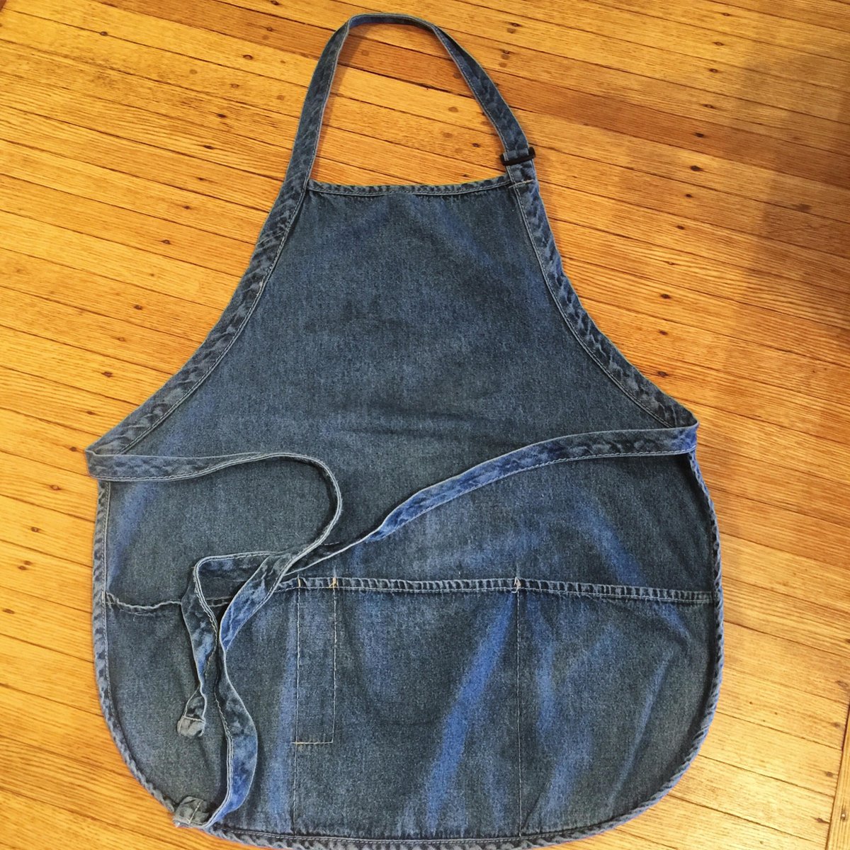 WingBackllc's tweet image. Thanks for the kind words! ★★★★★ "I’m a hairdresser on Maui an this apron is super cute also very light. I have used it everyday and yay I’m not melting away from summer heat while wearing my new light weight denim apron🌺" Joey C. etsy.me/39qT2xg #etsy #blue #m