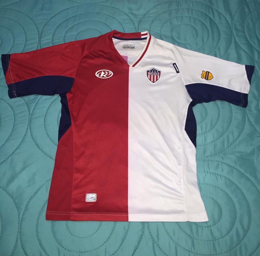 ManoAlzada97's tweet photo. Esta es mi propuesta y primera participación del #RetoFantasyFCL
#RetoFantasy #FutbolCOLabs desde la cuenta de Mano Alzada.
Camiseta @NBFootball @JuniorClubSA a mitades, Inspirada en la camiseta que utilizaron en 2010 como third kit.
@FutbolCoLab
@LaboratorioCol https://t.co/MLHBxDn6Fk