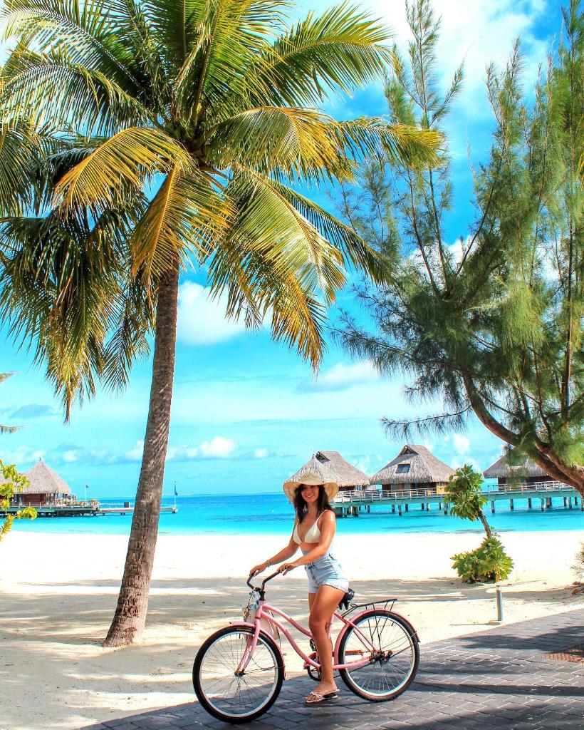 Pick your color and explore the resort riding a bike
Photography by whereispinar