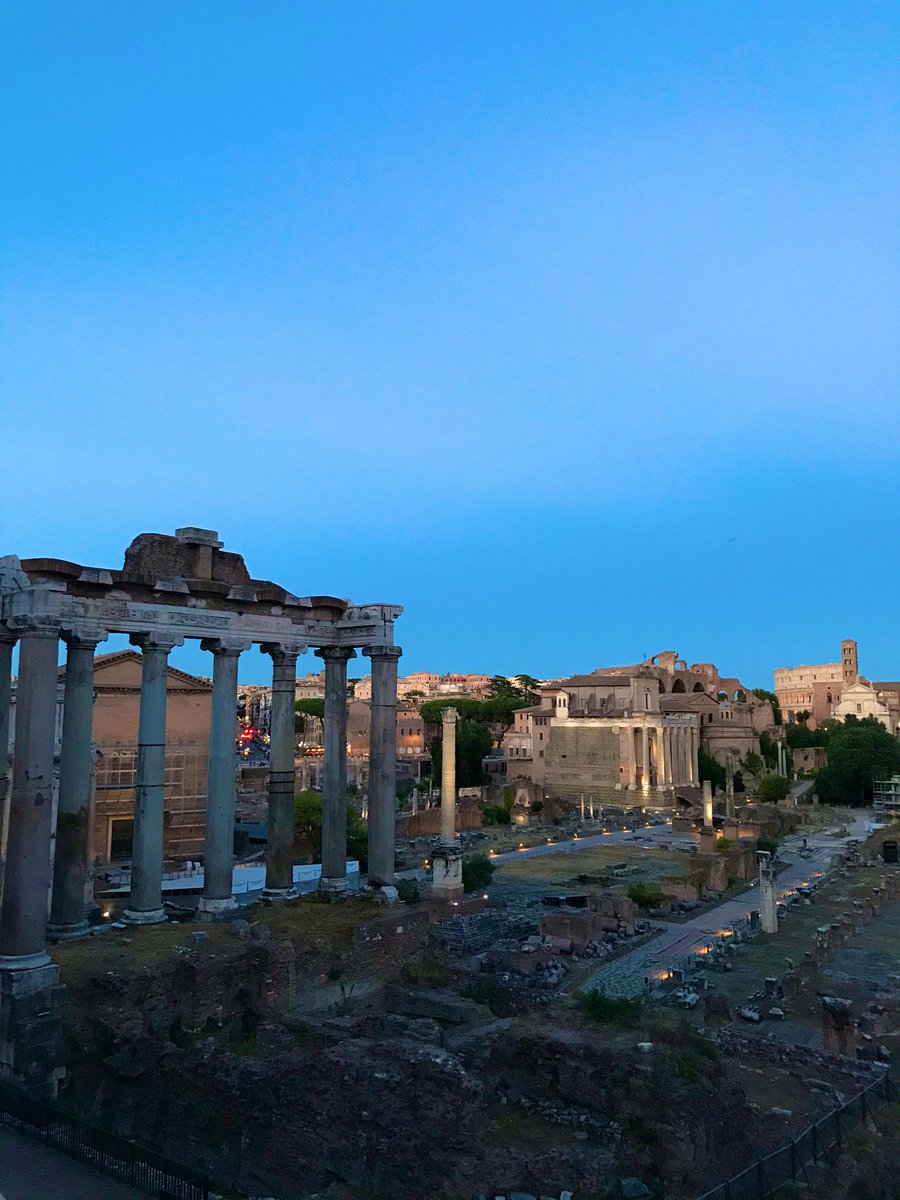 Due sfumature di un bellissimo tramonto 🌅 ai #foriimperiali #romeisus #25luglio @TrastevereRM @teatrolafenice @claviggi @3BMeteo @romewise @SaiCheARoma @caputmundiHeidi