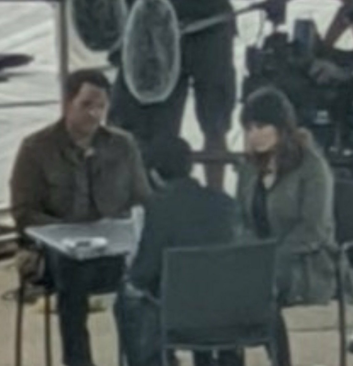 cprattnews's tweet photo. Chris Pratt and Bryce Dallas Howard on set from Jurassic World: Dominion. https://t.co/i7FKWe7lCg