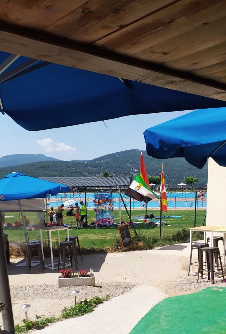 consaluda's tweet photo. Estamos en las piscinas La Cerrallana (Béjar) esperándote con un helado muuuy frío. ¿A qué esperas?  🍦😋 https://t.co/Yt2gdvlVwt