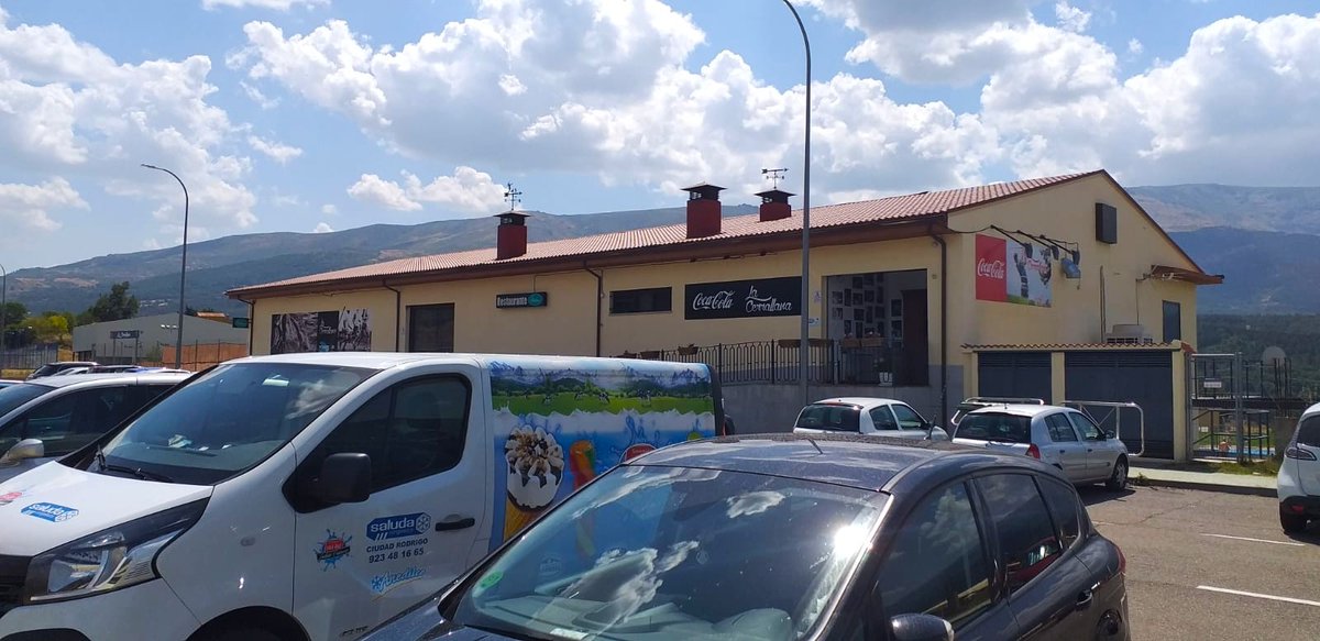 consaluda's tweet photo. Estamos en las piscinas La Cerrallana (Béjar) esperándote con un helado muuuy frío. ¿A qué esperas?  🍦😋 https://t.co/Yt2gdvlVwt