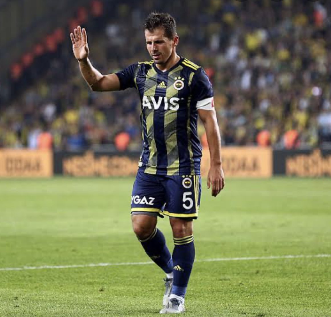 24'yıllık kariyer.  türk futboluna kattıklarından  dolayı kendi adıma teşekkür ediyorum.👏🏽  #emrebeloezoğlu