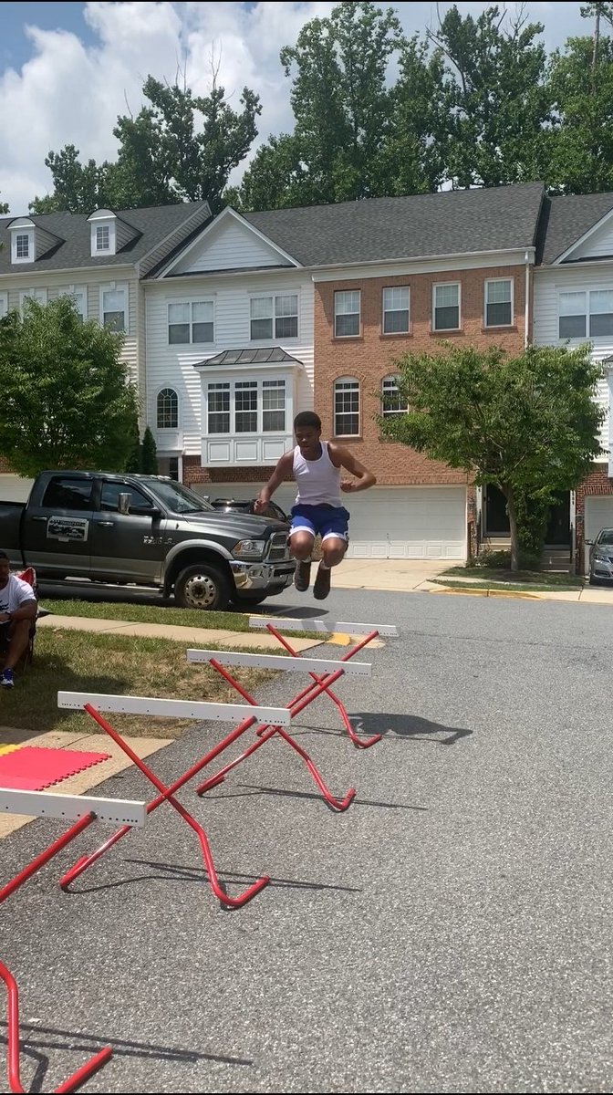 CharlesCtyElite's tweet photo. Great job today Eric!!
#EricWedge
#Baller🏀
#CharlesCountyEliteProduct💙💛 https://t.co/U80JrGGFJB