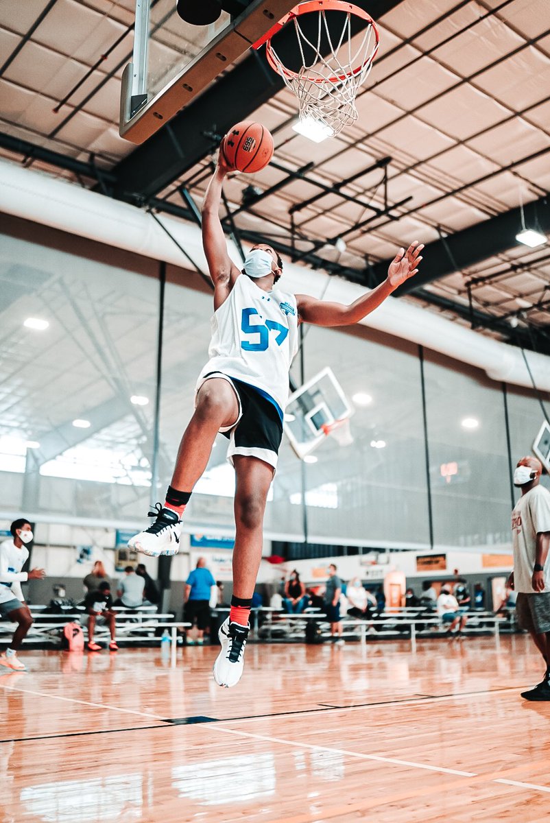 E_S_Filmz's tweet photo. With the mask on 😷🤣🔥
📸 - Me
@T_Littlefield10 @AlamoCityHoops1 https://t.co/2gAiifc7HO