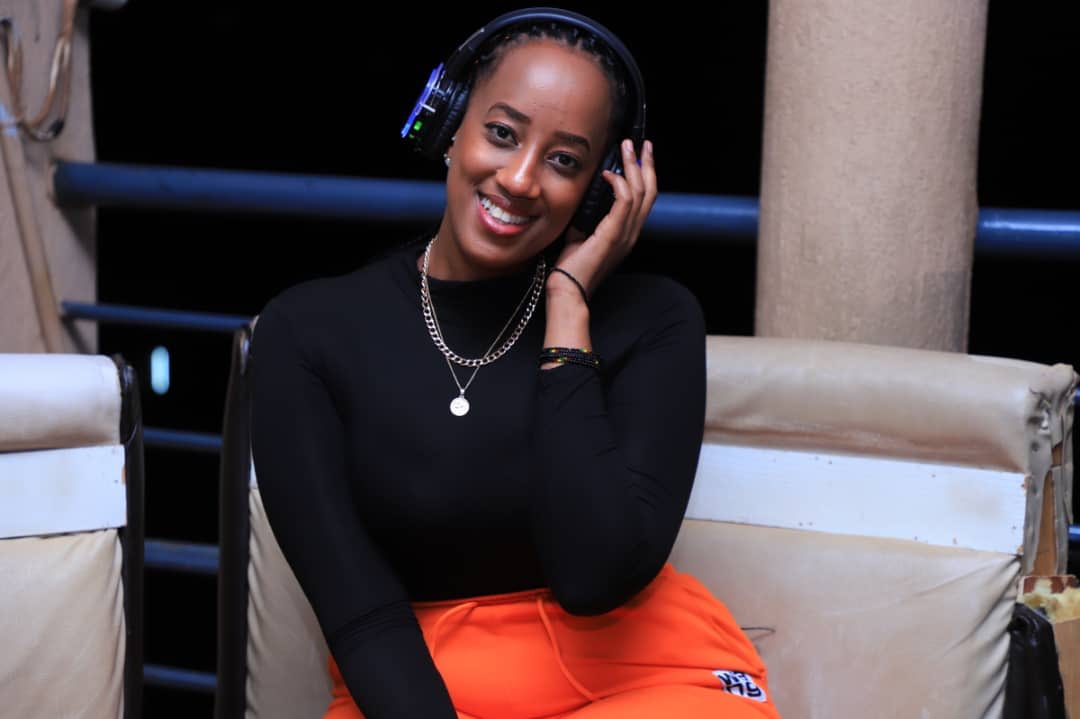DjRoja's tweet photo. Are u ready for the Gal ALIYAAH #NBSSNL https://t.co/jaVCUn1bCZ