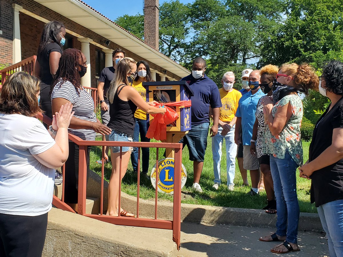 CalCityLions's tweet photo. Today was a beautiful day for the unveiling of our 2nd Little Library! Its got a great selection already. Come check it out @MyCMPD  #WeServe #CalCityLions https://t.co/4vMowBBOu8