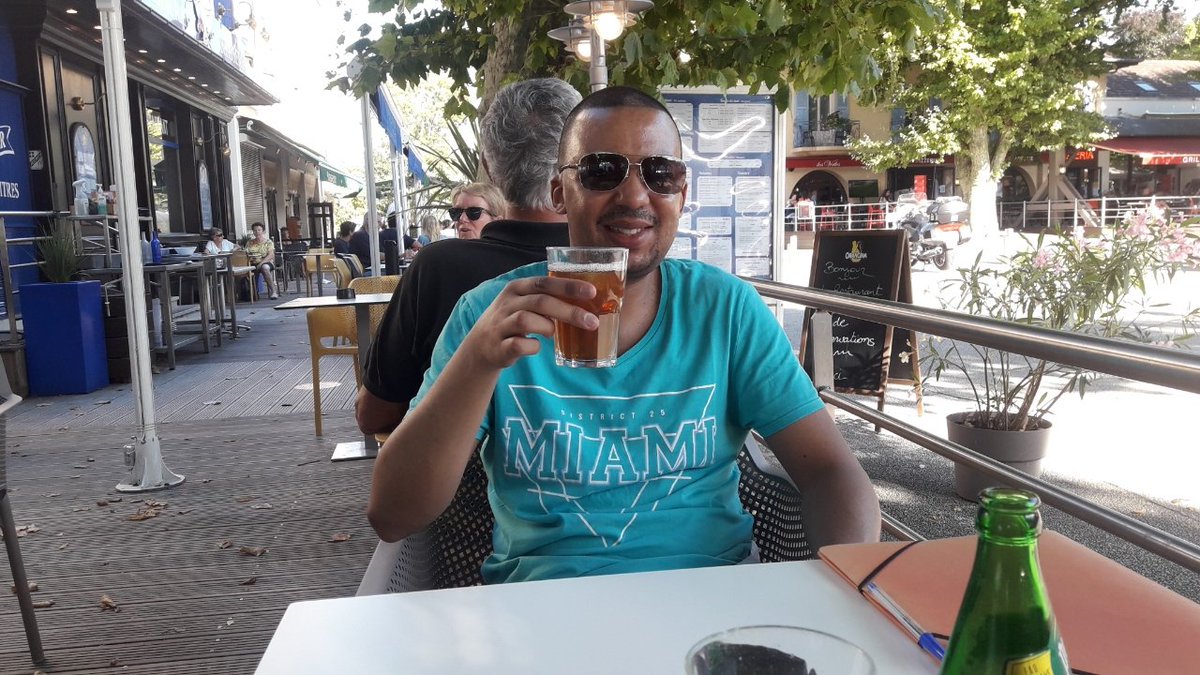 FlexTleVrai's tweet image. En Terrasse oklm a Aix les Bains un petit iceTea avec poto enfance Karim! #FlexT#rapstar#ete2020