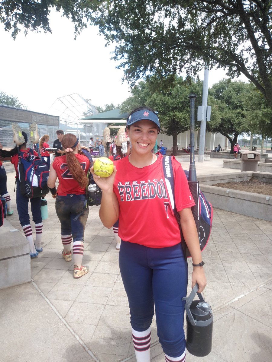 AMNTX_CoachJeff's tweet photo. #AFBombSquad has a new entry. Attagirl, Vivian Millan (@vivianaaa_7 ), 2020 Kansas Wesleyan (@KWUSoftball) commit with a deep smash over CF in victory at USSSA Nationals. #ShowUpToShowOut https://t.co/fIoGic3vAF