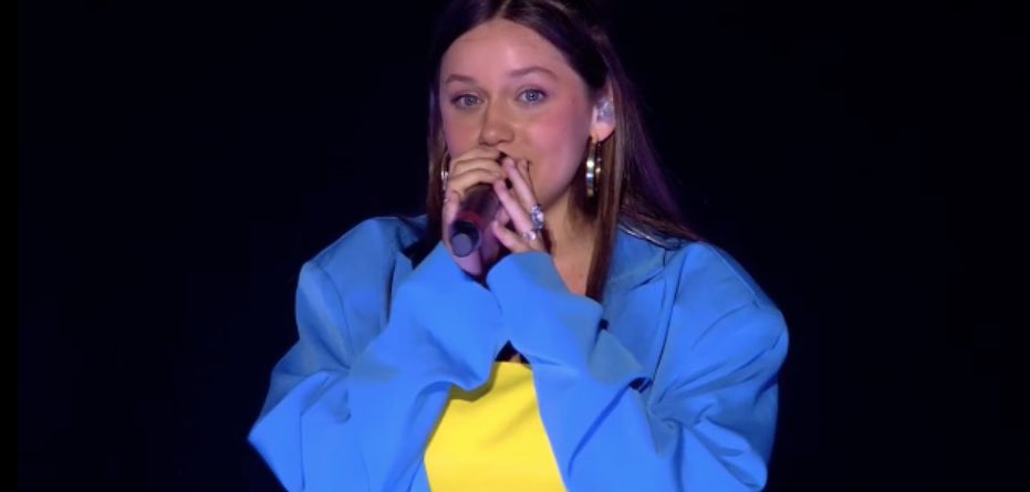 elfocoes's tweet photo. ¡Nos encanta @SoyEvaOT2020 cantando ‘Bad Guy’! 🧜‍♀️💜

#OTConcierto25J https://t.co/WtuuhyW8dL