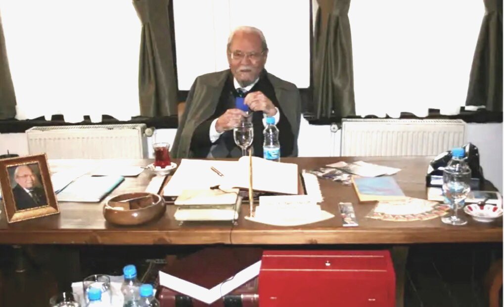 cumaliatilla23's tweet photo. “Tarihçilerin Kutbu” ve Şeyh'ül Müverrihin Prof. Dr. #Halilİnalcık Hocamızı, 2006 Yılından Vefatına Kadar Kullandığı ve Misafirlerini Ağırladığı Tarihi Kınacızâde Konağındaki Çalışma Odasında Vefatının 4.Yılında Rahmetle Yad Ettik..

#AnkaranınKalbiAltındağ’a Herkesi Bekleriz. https://t.co/bu2r8W8FQ2