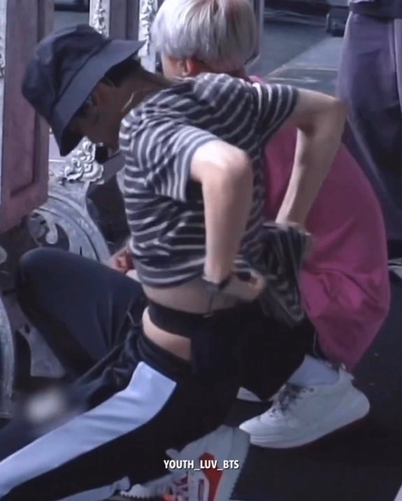 liIjiminvert's tweet photo. JUMMY (jimin tummy) https://t.co/27jpXKWGhN