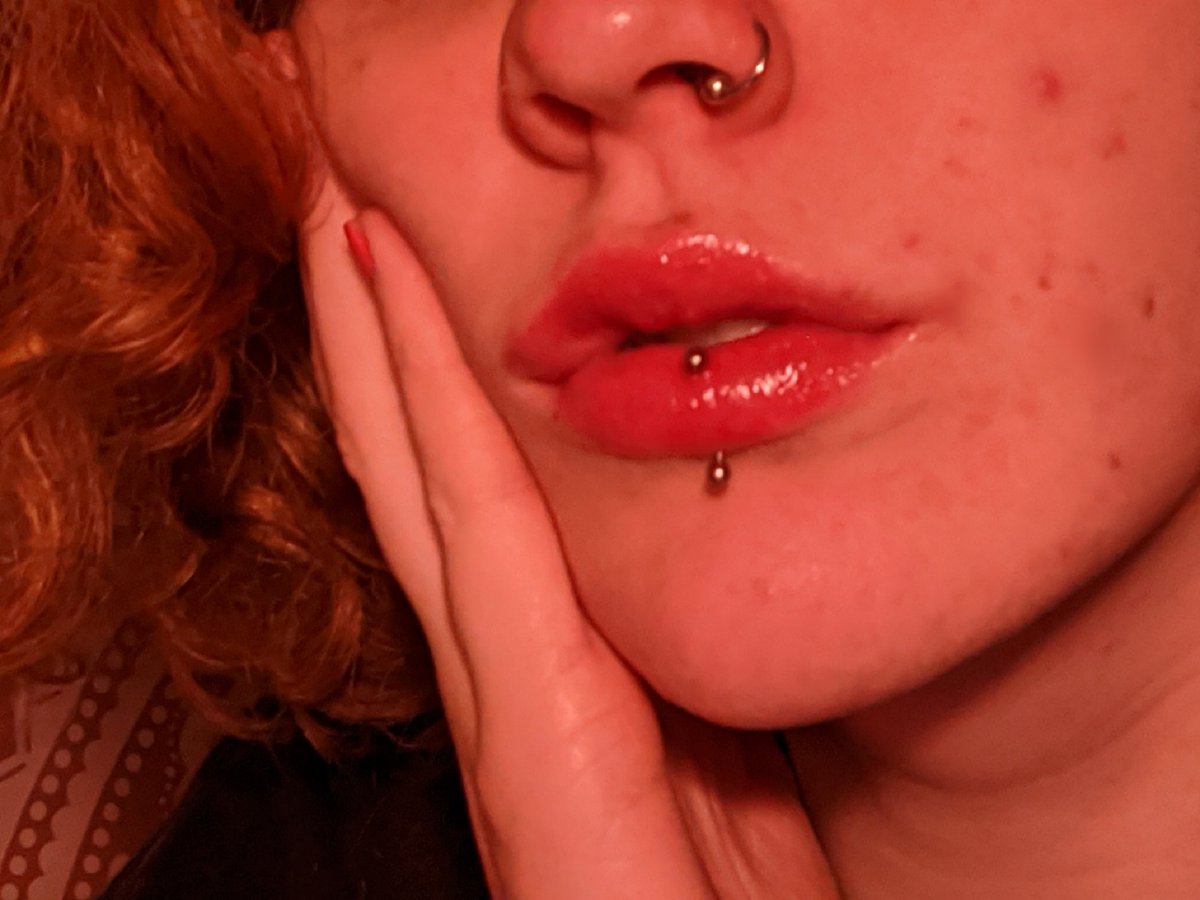 Pr3Yboy's tweet photo. not to be a slut or anything but i have nice dsl's https://t.co/IF8ItpNOrt