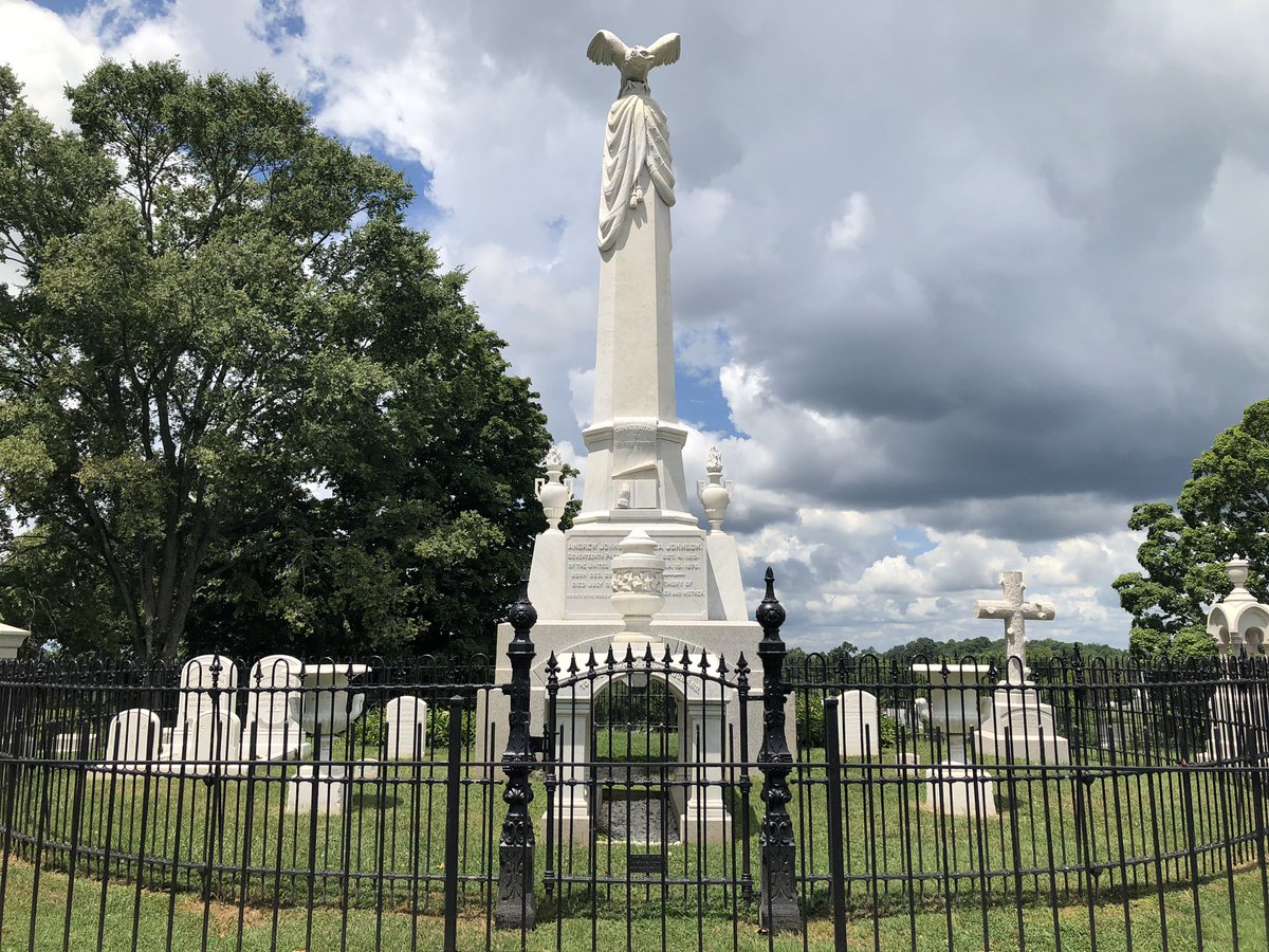 presidencies89's tweet photo. The Johnsons’ final resting place - the gravestones of the President, First Lady, and all five of their children are in this picture. #POTUS17 #AJohnson #FirstLady #ElizaJohnson https://t.co/HAP0oIzyHg