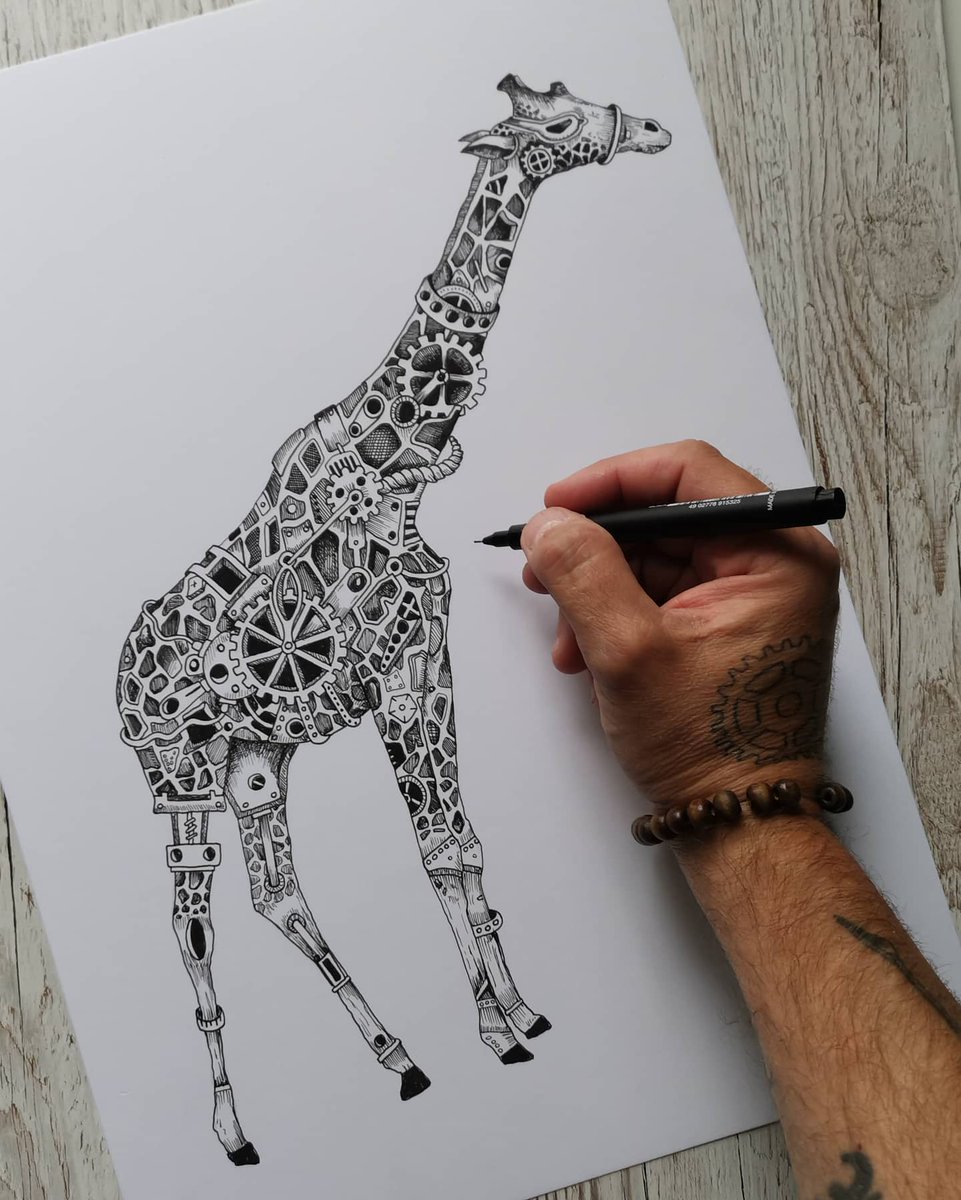 SquidoodleArt's tweet photo. Say hello to Rafferty the Steampunk Giraffe.
#steampunk #ArtistOnTwitter https://t.co/yzkcsEjFU4