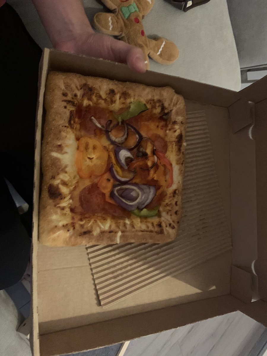 april_pass's tweet photo. Wtf @pizzahut this for £17.79?! So because I have allergies I can only eat a pizza the size of my hand?! Explain yourselves please, NOT happy #pizza hut https://t.co/z1d376Ujdw
