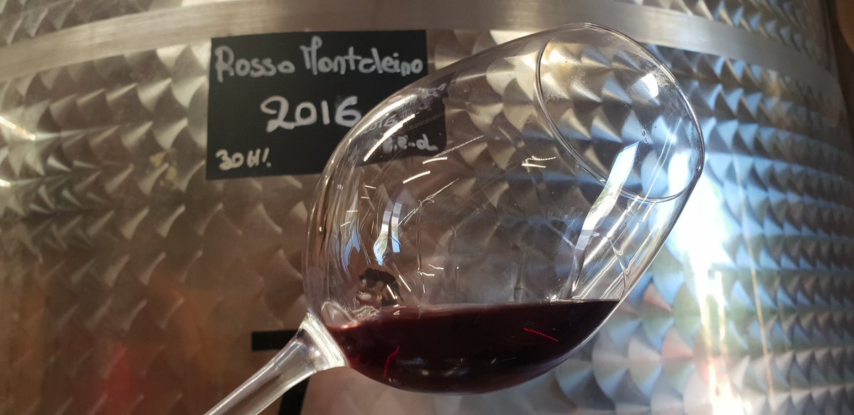 Wishing you a fun Saturday with this #RossodiMontalcino 2016
🍷🇮🇹🍷
from Fattoria del Pino 

Jessica Pellegrino produces wines with personality and a sense of terroir in #Montalcino 

Fresh, pepper, raspberry, herby, minty almost, sapid, complex
#Tuscany