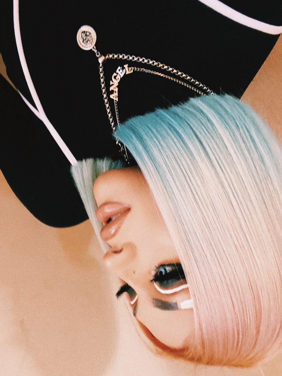 pabllovittar's tweet photo. 🄰🄽🄶🄴🄻 ✨ https://t.co/0umk3lT2ol