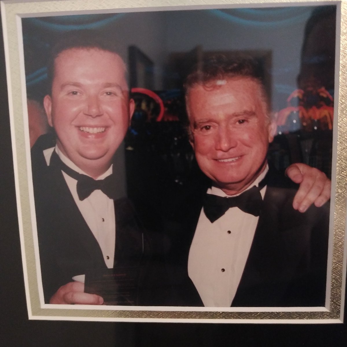 GordonOrr66's tweet photo. It was July 27, 1998 and I had the honour of meeting the one and only @regis  It was at Casino Windsor's Grand Opening (now @CaesarsWindsor) and he couldn't have been more gracious to this "out of control" fan. A TV legend; amazing broadcaster &amp; hilarious storyteller #RIPRegis https://t.co/xyVeF5I3Xk